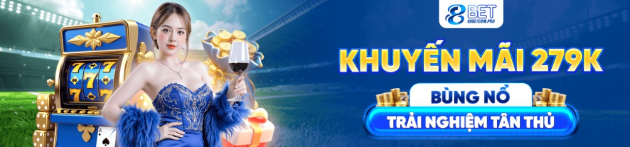 Cầu thủ bóng đá đang sút bóng trên sân cỏ, biểu tượng cho cá cược bóng đá tại Win79 Club